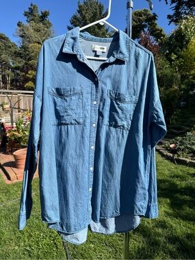 Light Wash Denim Button-Up Shirt 100% cotton boyfriend fit size Large